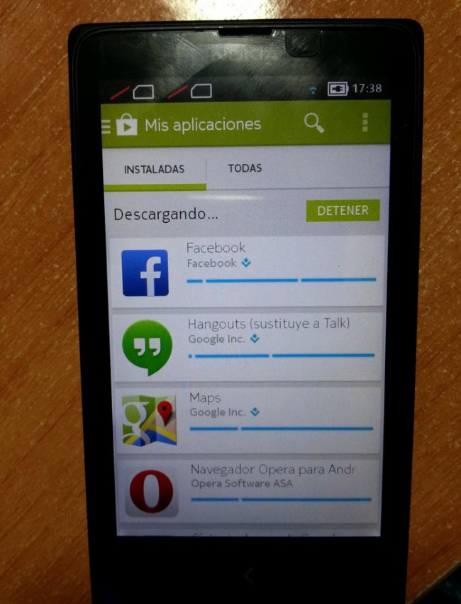Nokia x mit installiertem und ausgeführtem Google Play Store
