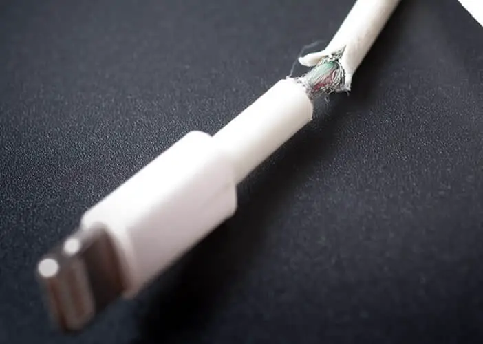 Ein beschädigtes Lightning-Kabel verhindert, dass das iPhone ordnungsgemäß funktioniert