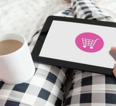 Tablet für Online-Shopping verwenden